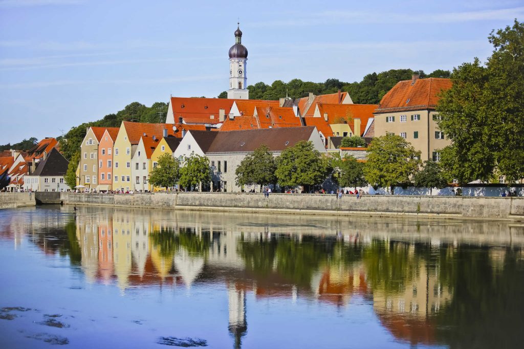 Promenade mit Stadtpfarrkirche Mariä Himmelfahrt © Stadt Landsberg am Lech